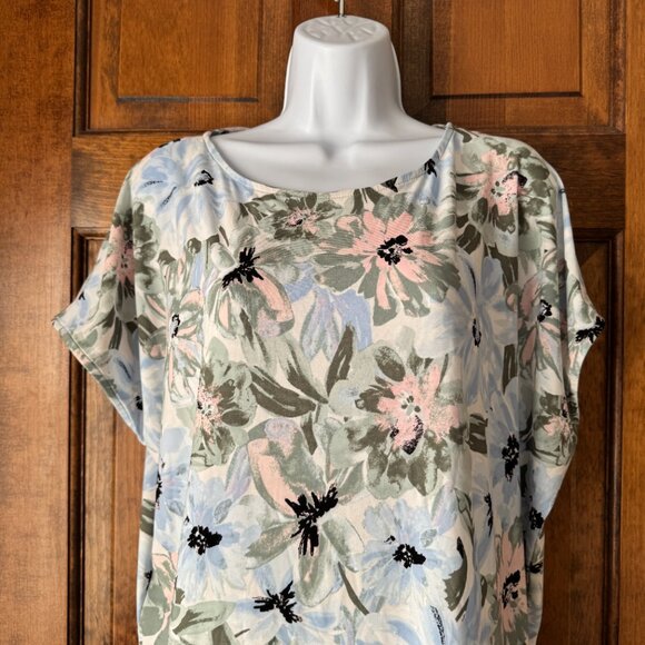 Anne Klein Blue w/Peach & Green Scattered Flowers Pullover Top  Large - Picture 2 of 12